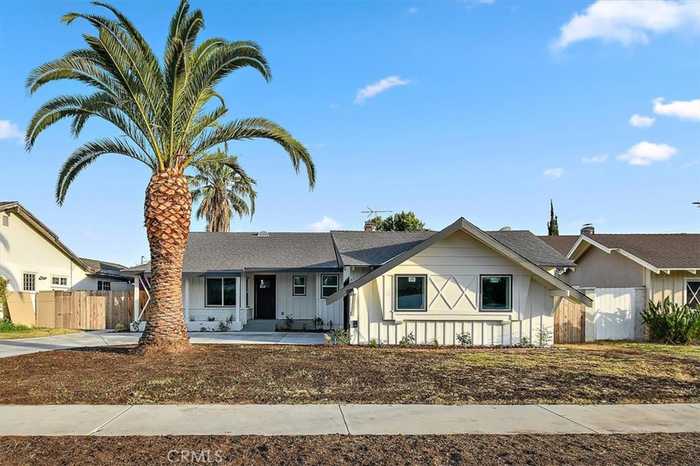 photo 1: 18648 Frankfort Street, Northridge CA 91324