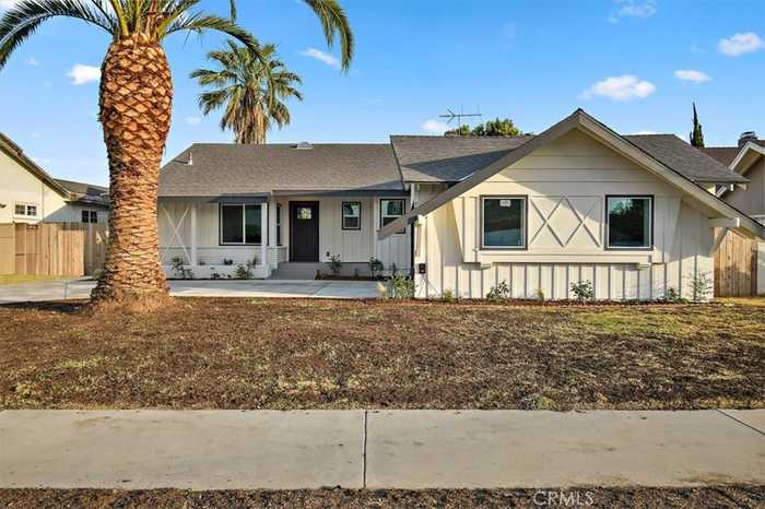 photo 2: 18648 Frankfort Street, Northridge CA 91324