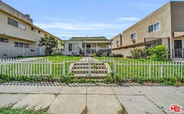 photo 2: 4938 Maplewood Avenue, Los Angeles CA 90004