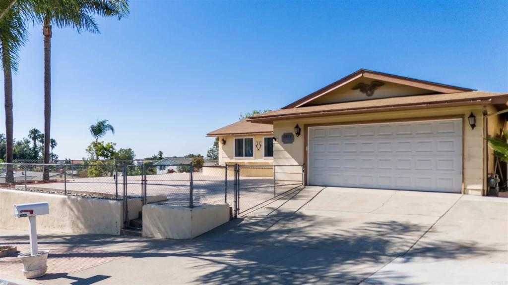 photo 2: 3914 Sherbourne Dr., Oceanside CA 92056