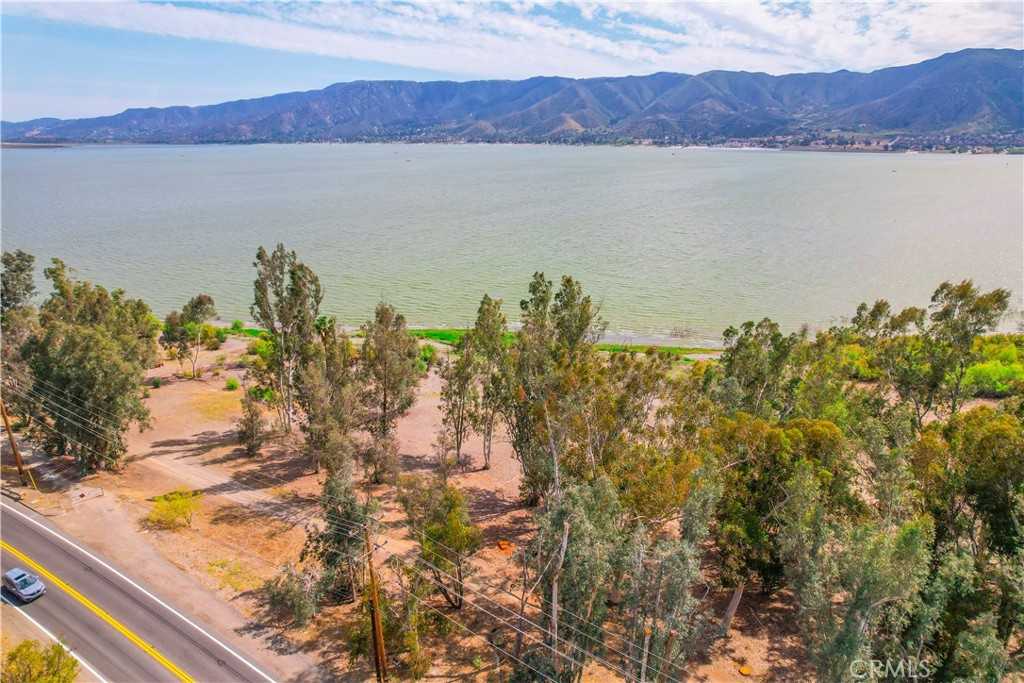 photo 2: Lakeshore, Lake Elsinore CA 92530