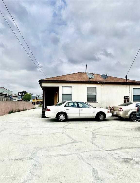 photo 2: 150 W 112th Street, Los Angeles CA 90061