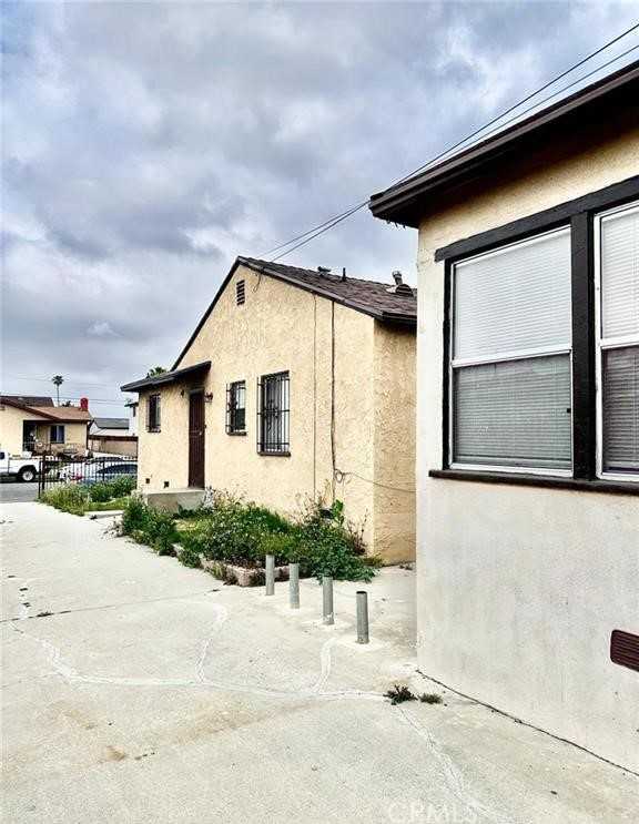 photo 3: 150 W 112th Street, Los Angeles CA 90061