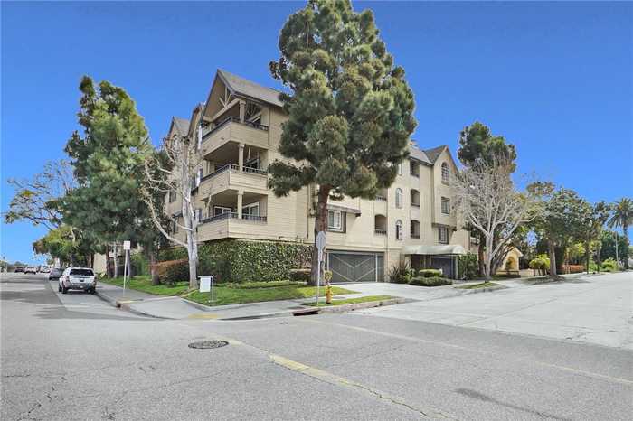 photo 1: 680 Grand Avenue Unit 207, Long Beach CA 90814