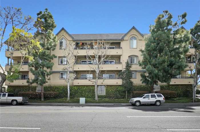 photo 2: 680 Grand Avenue Unit 207, Long Beach CA 90814