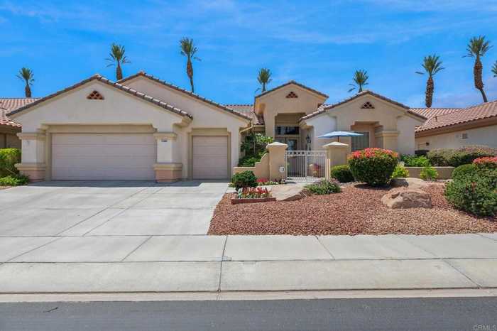 photo 2: 37489 Pineknoll Avenue, Palm Desert CA 92211