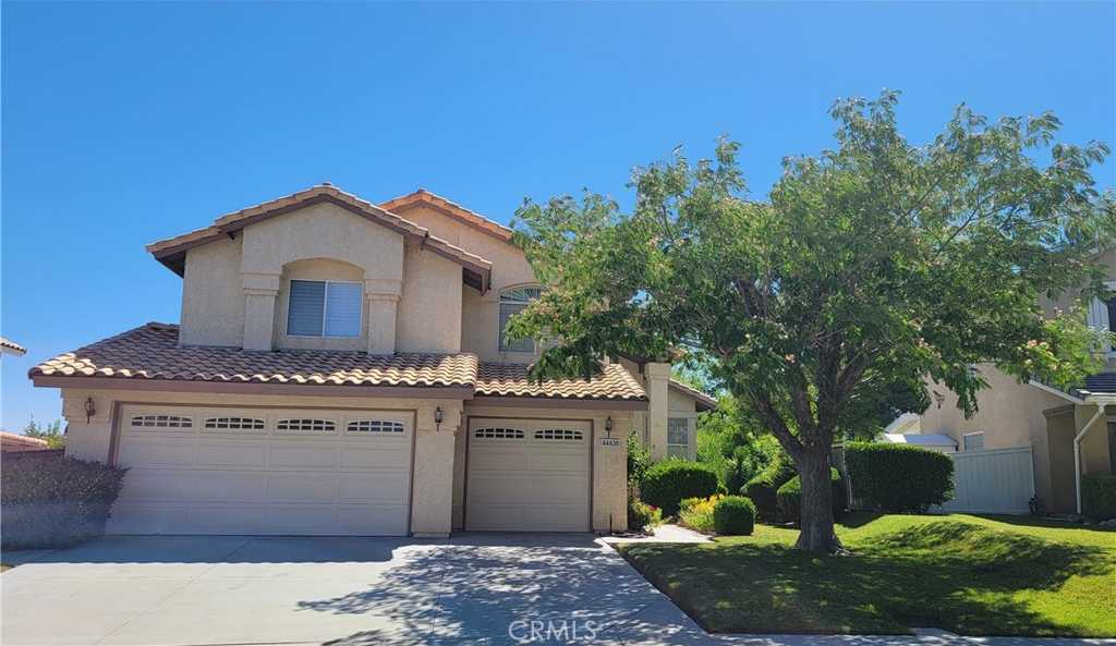 photo 1: 44436 Shadowcrest Drive, Lancaster CA 93536