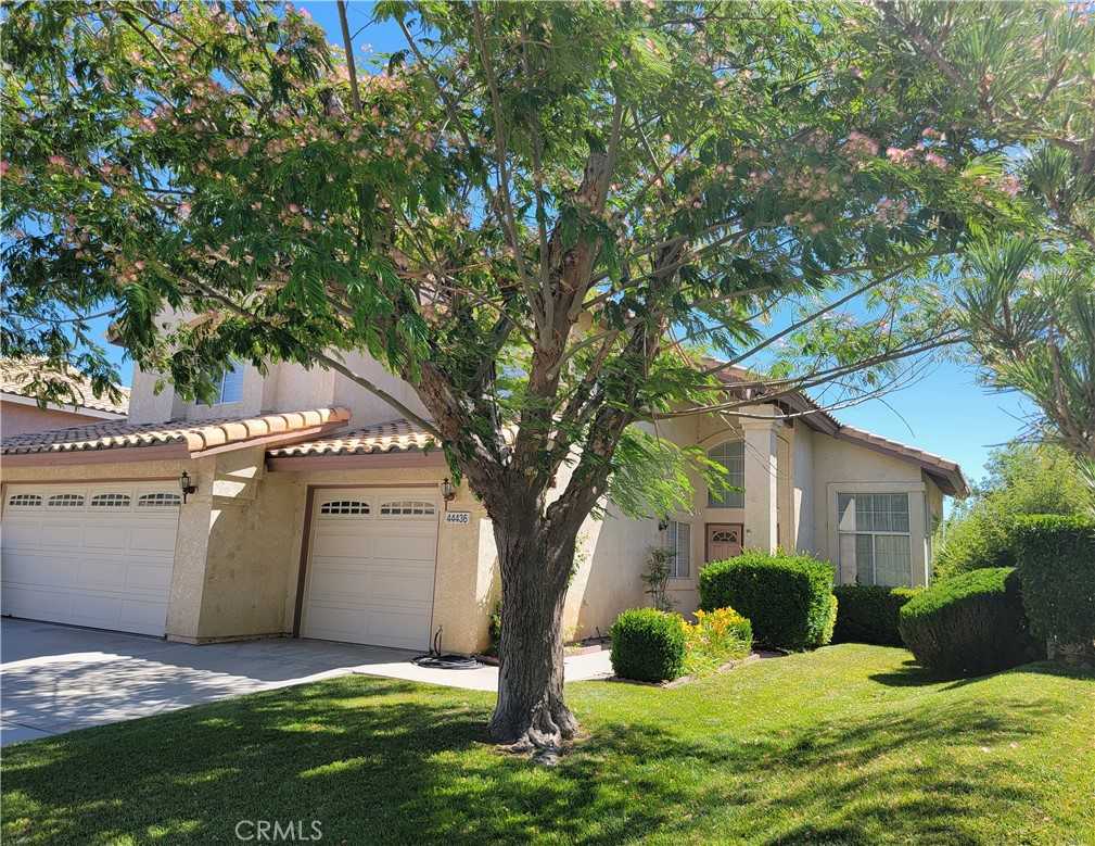 photo 2: 44436 Shadowcrest Drive, Lancaster CA 93536