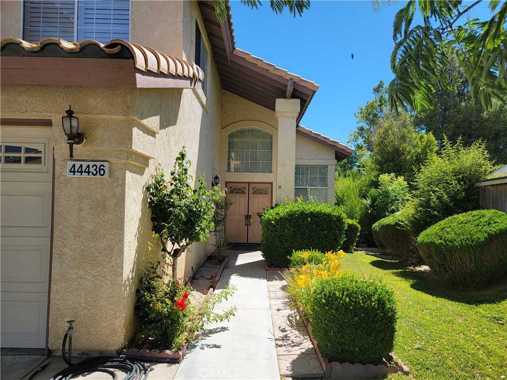 photo 3: 44436 Shadowcrest Drive, Lancaster CA 93536