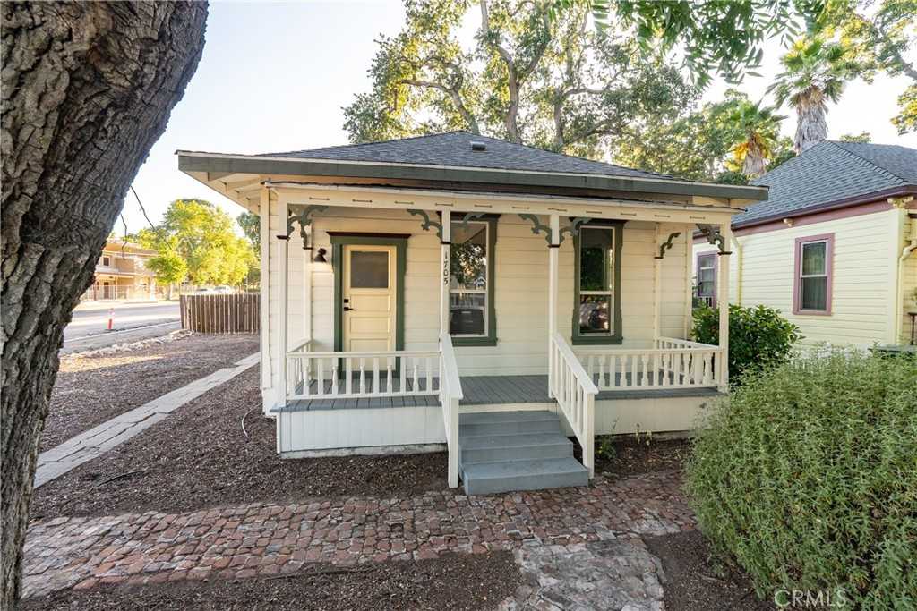 photo 1: 1705 Oak Street, Paso Robles CA 93446