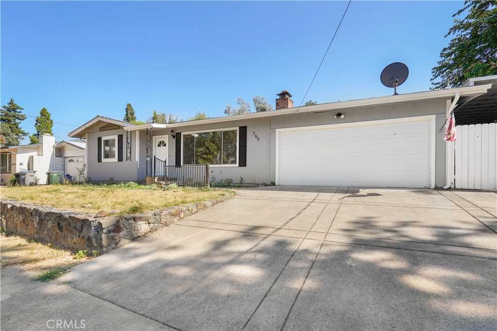 photo 3: 765 Sixth Street, Lakeport CA 95453