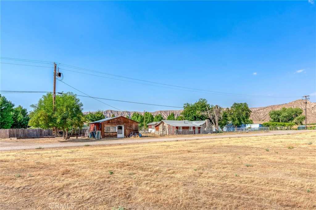 photo 3: 4050 El Roblar Street, New Cuyama CA 93254