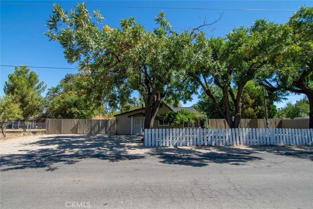 photo 2: 1060 Muir Avenue, Chico CA 95973