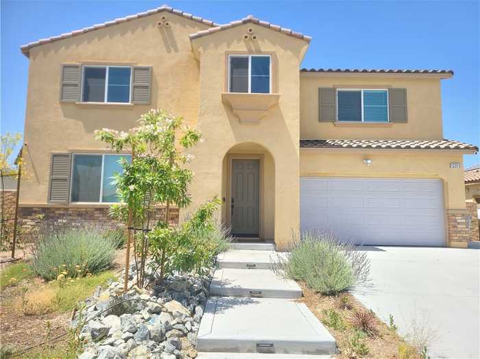 photo 1: 12913 Tehachapi Street, Hesperia CA 92344