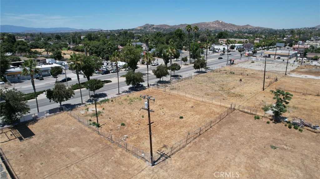 photo 3: 5359 Mission Boulevard, Jurupa Valley CA 92509