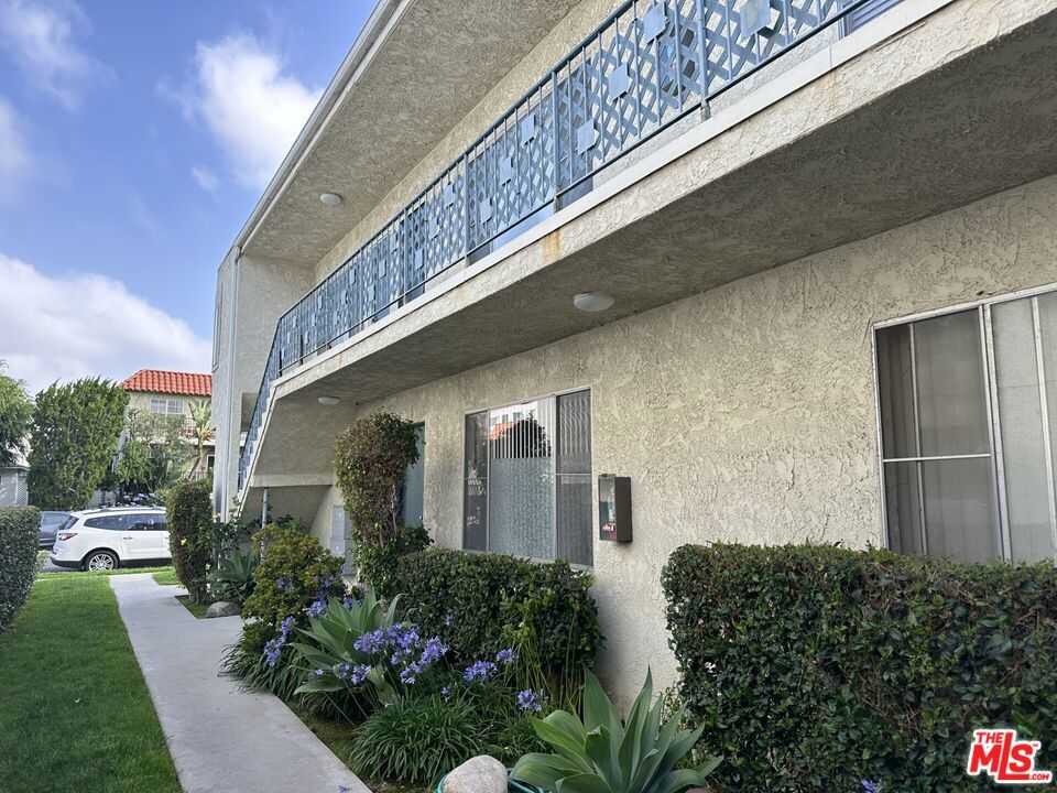 photo 3: 12610 Caswell Avenue, Los Angeles CA 90066