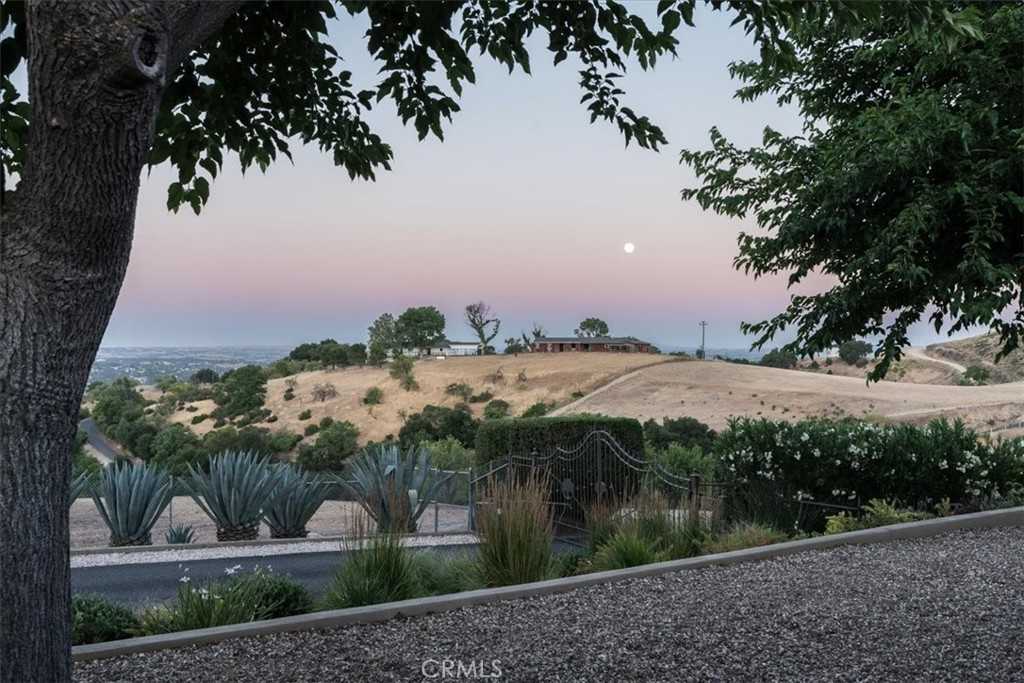 photo 3: 1450 Trager Canyon Road, Paso Robles CA 93446