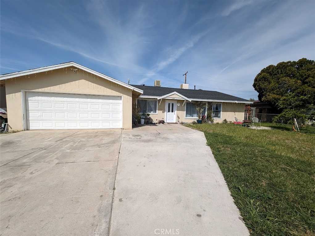 photo 1: 7868 Dundee Ave, Highland CA 92346