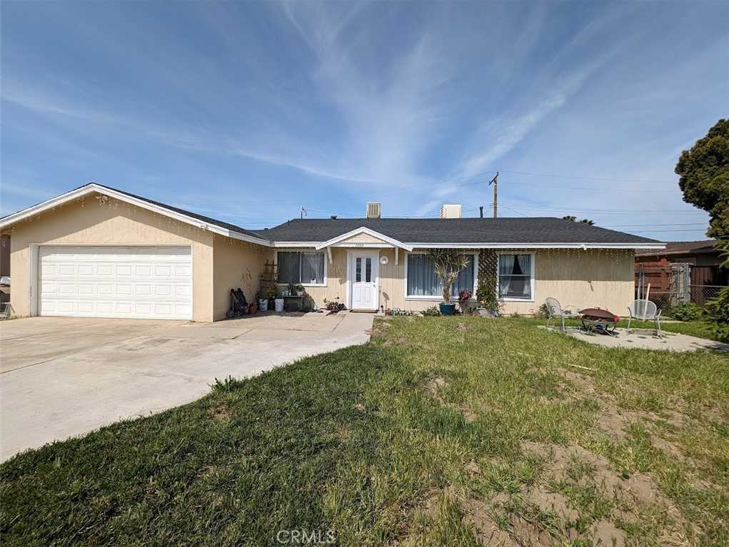 photo 2: 7868 Dundee Ave, Highland CA 92346