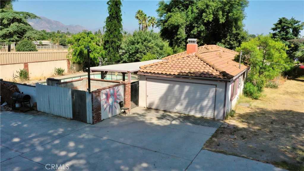 photo 2: 13394 Glenoaks Blvd, Sylmar CA 91342