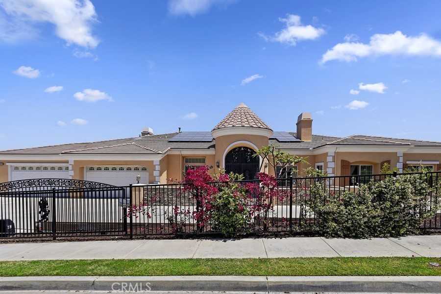 photo 2: 4073 Suzie Circle, Corona CA 92881