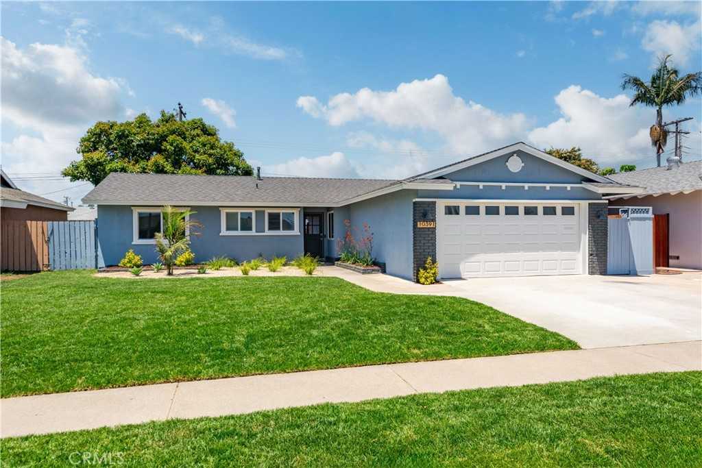 photo 1: 10391 Kukui Drive, Huntington Beach CA 92646