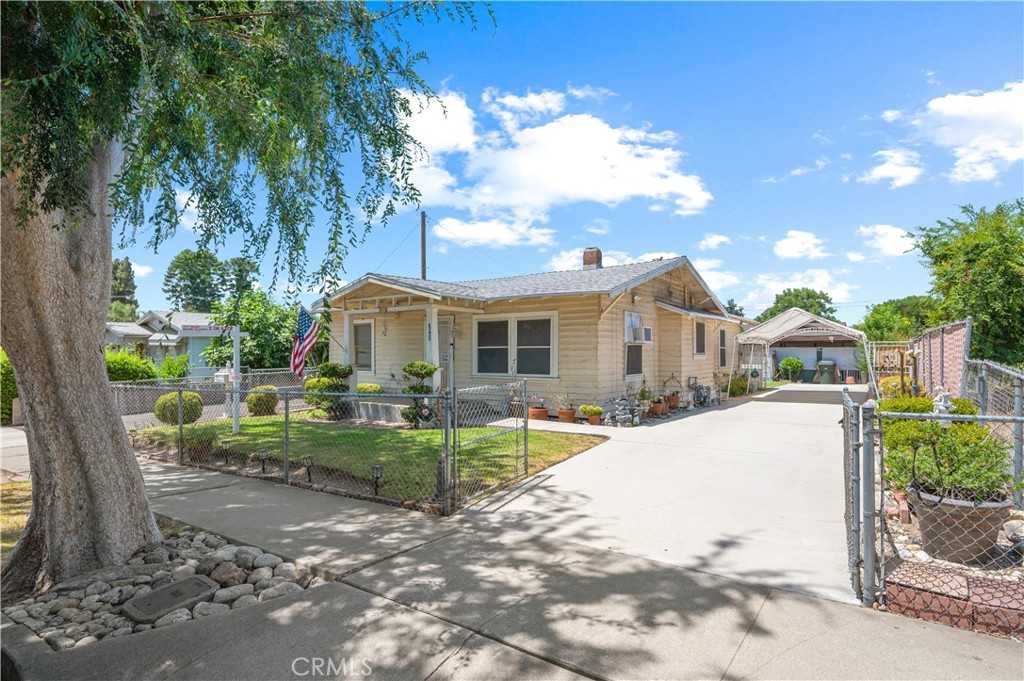 photo 1: 845 N 5th Avenue, Upland CA 91786