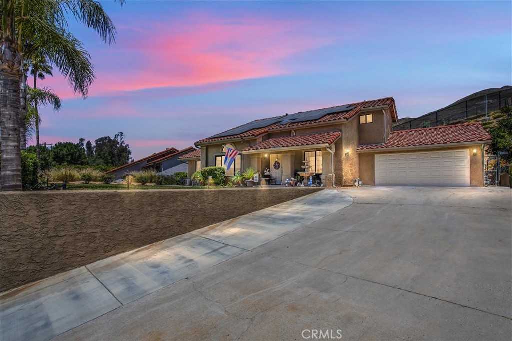 photo 1: 3542 Citrus Street, Highland CA 92346