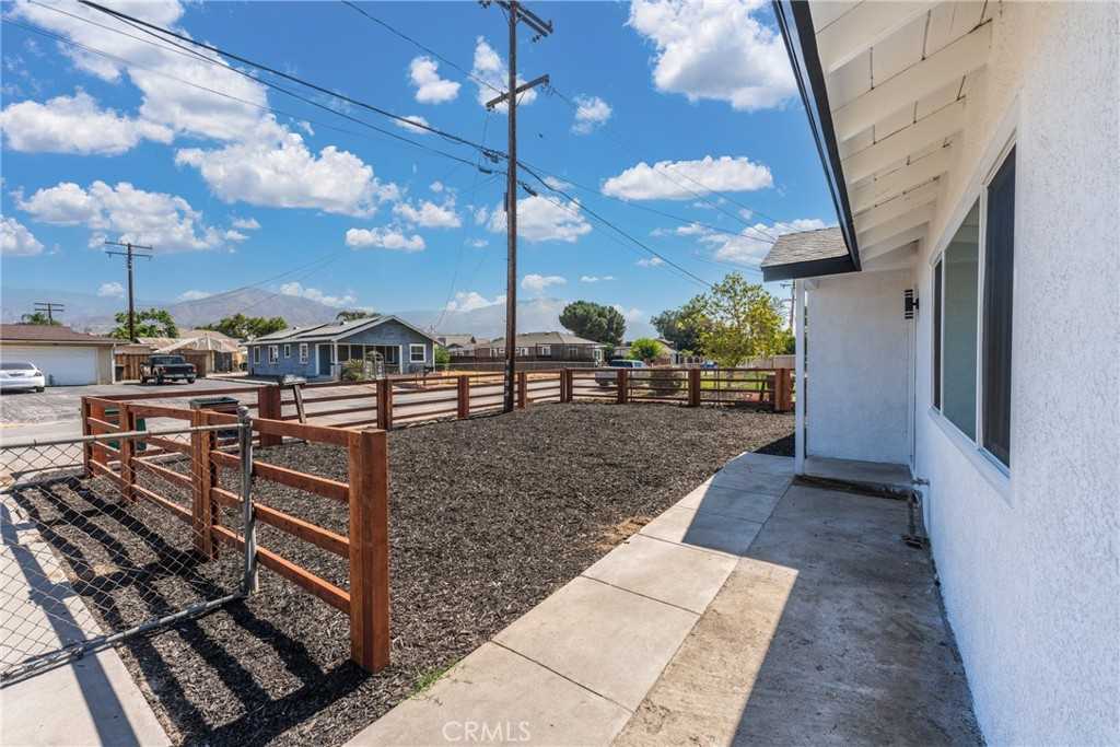 photo 3: 26599 Sparks Street, Highland CA 92346