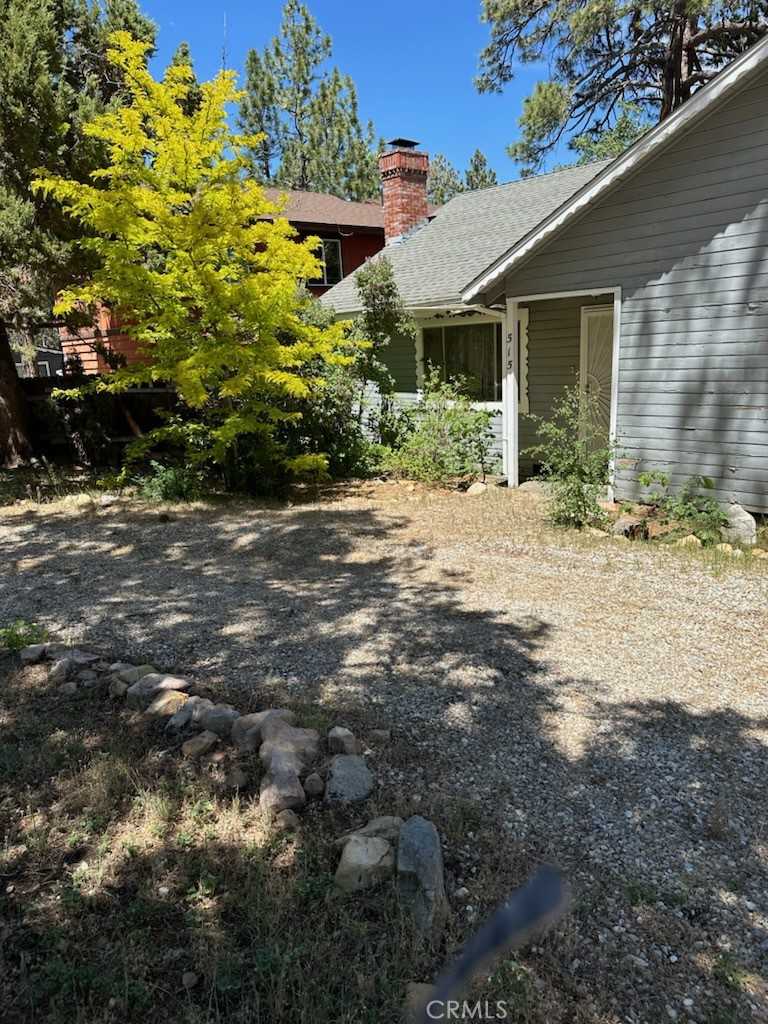 photo 2: 515 Holmes Lane, Sugarloaf CA 92386