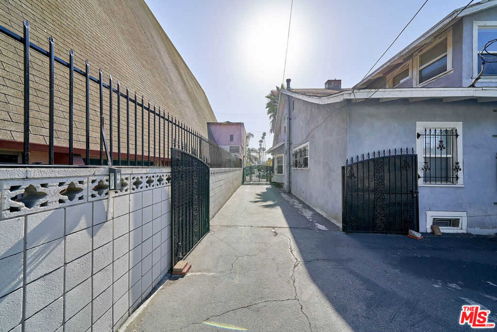 photo 3: 1934 S Western Avenue, Los Angeles CA 90018