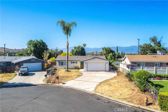 photo 2: 1020 Staynor Way, Norco CA 92860