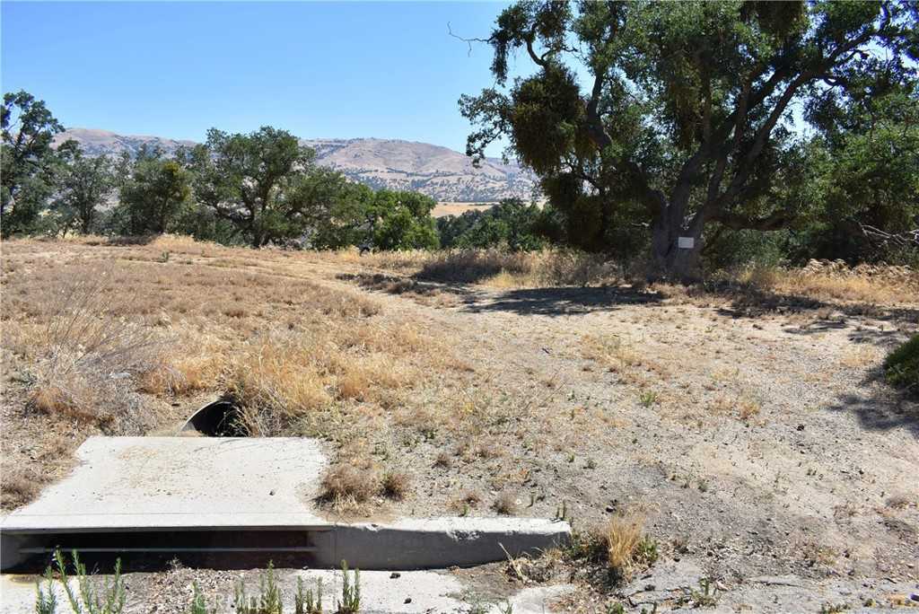 photo 2: 22948 Rim Way, Tehachapi CA 93561