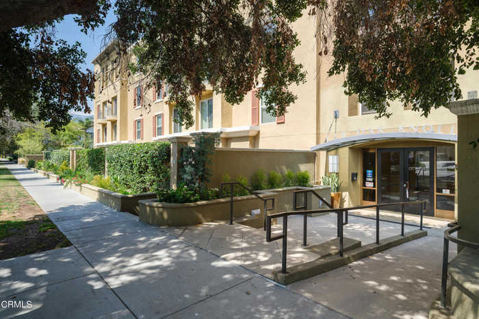 photo 2: 128 N Oak Knoll Avenue Unit 304, Pasadena CA 91101