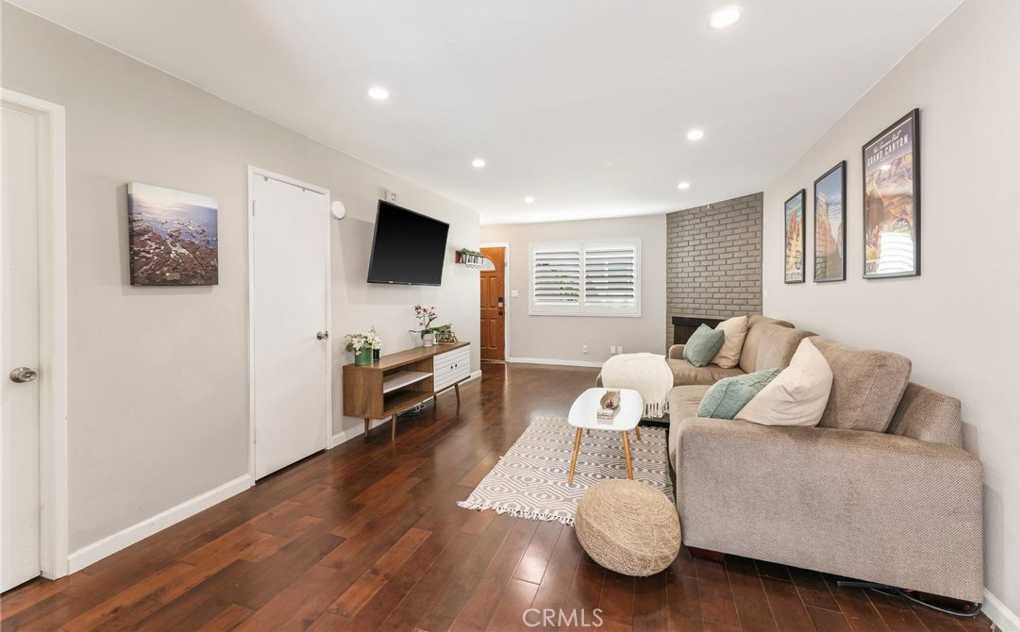 photo 1: 2452 Chelsea Place, Santa Monica CA 90404