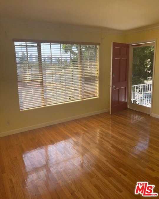 photo 2: 941 Robinson Street, Los Angeles CA 90026