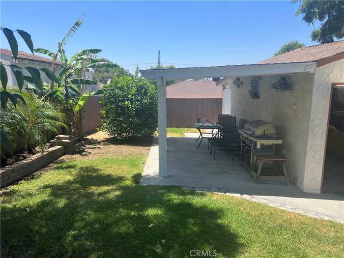 photo 2: 10339 Fernglen Avenue, Tujunga CA 91042