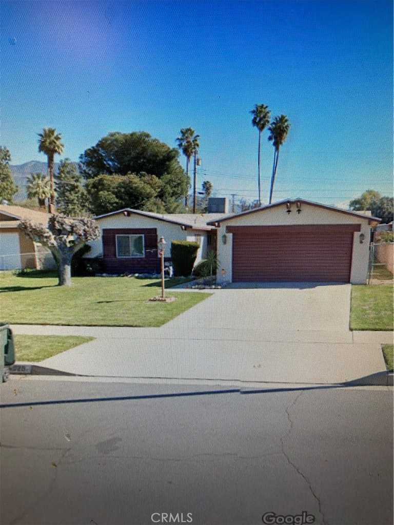 photo 1: 6929 Vine Street, Highland CA 92346