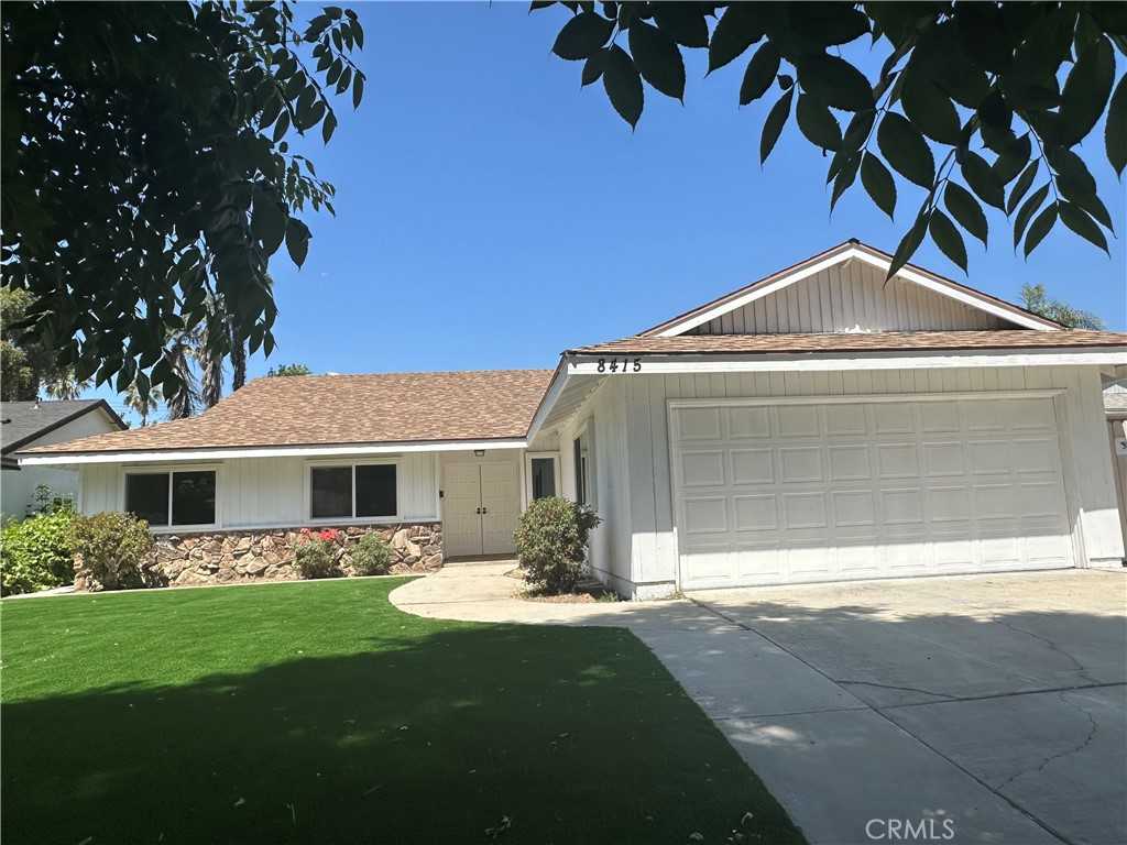 photo 2: 8415 Geyser Avenue, Northridge CA 91324