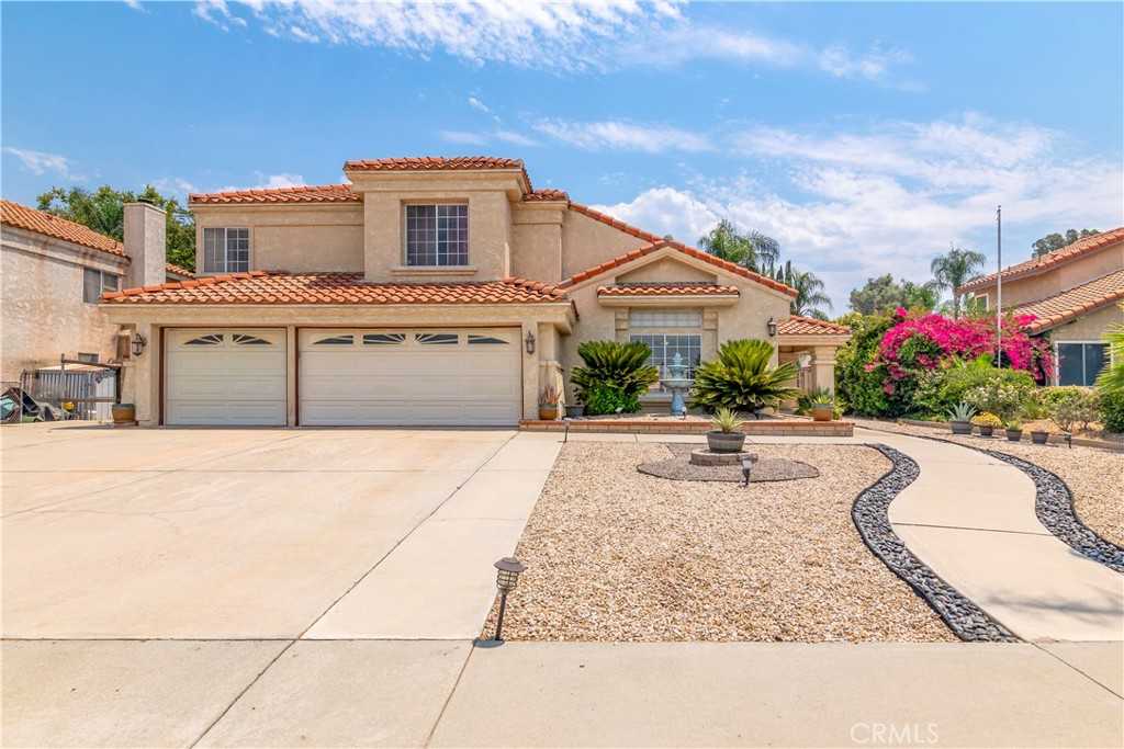 photo 1: 7559 Streater Avenue, Highland CA 92346