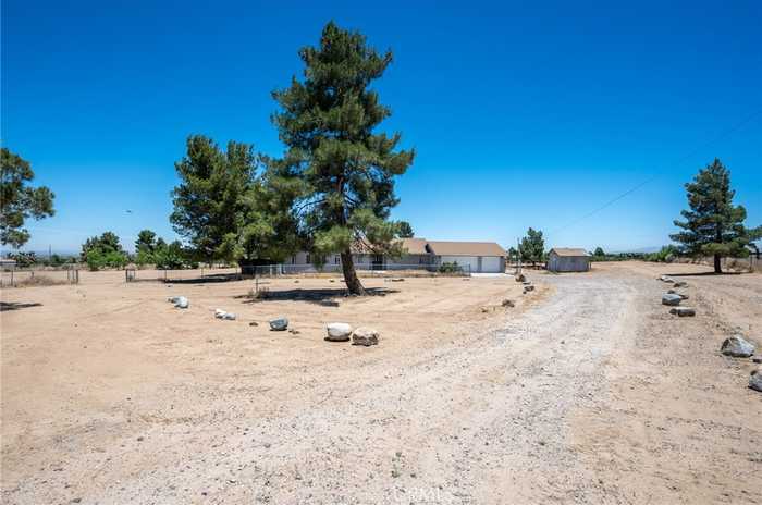 photo 2: 9474 Paramount Road, Phelan CA 92371