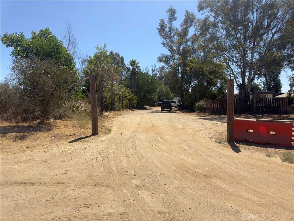 photo 1: 28140 Missouri Trail, Perris CA 92570