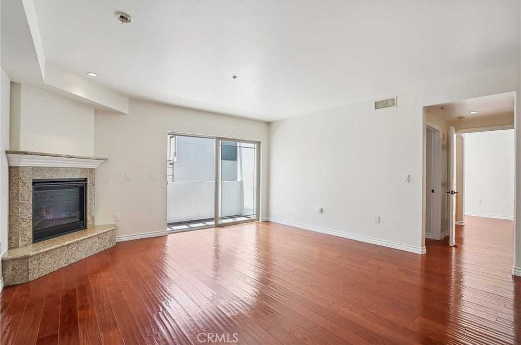 photo 3: 4733 Elmwood Avenue Unit 402, Los Angeles CA 90004