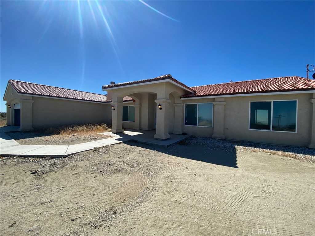 photo 2: 465 solano Road, Pinon Hills CA 92372