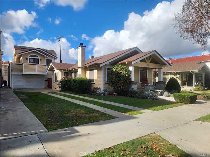 photo 1: 729 Newport Avenue, Long Beach CA 90804