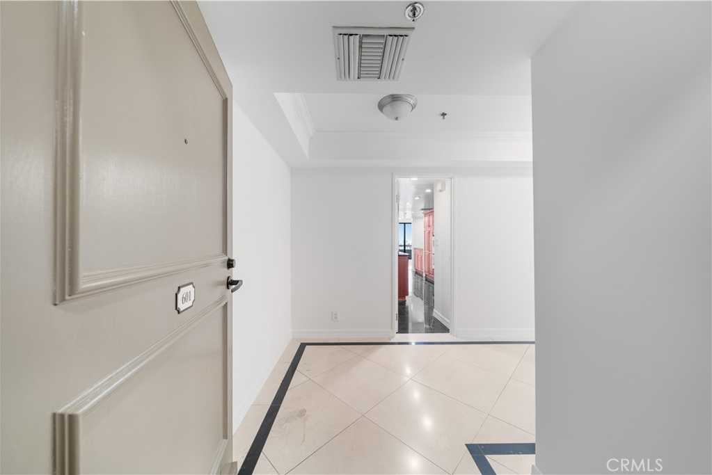 photo 2: 10660 Wilshire Boulevard Unit 601, Los Angeles CA 90024