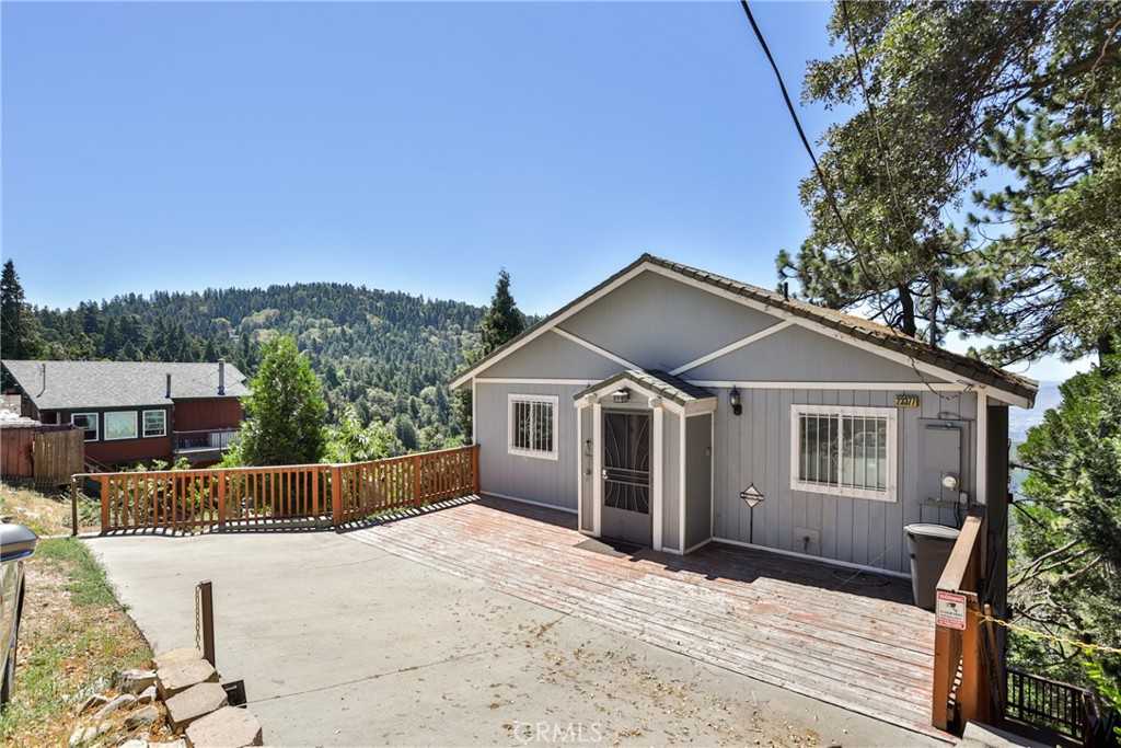 photo 3: 23377 Crestview Lane, Crestline CA 92325