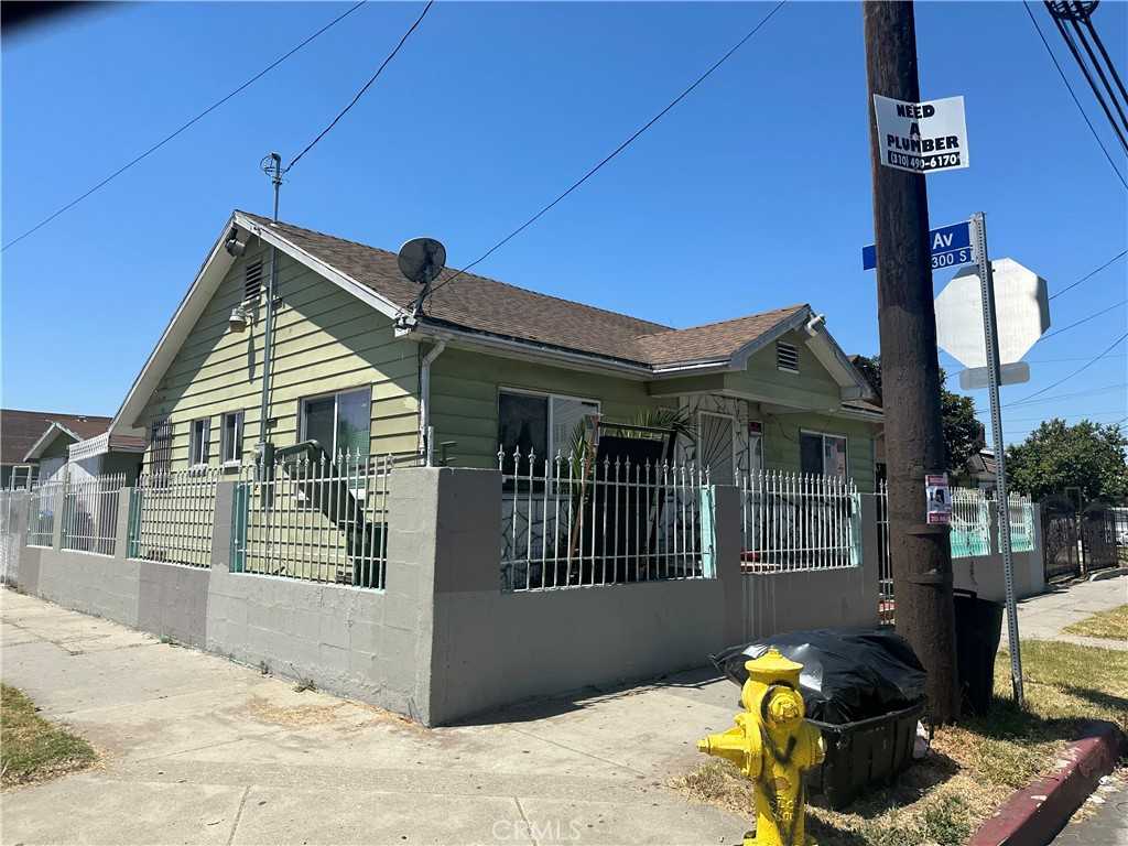 photo 1: 950 W 43rd Street, Los Angeles CA 90037