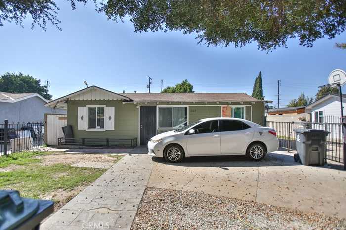 photo 2: 1142 S Golden West Avenue, Santa Ana CA 92704