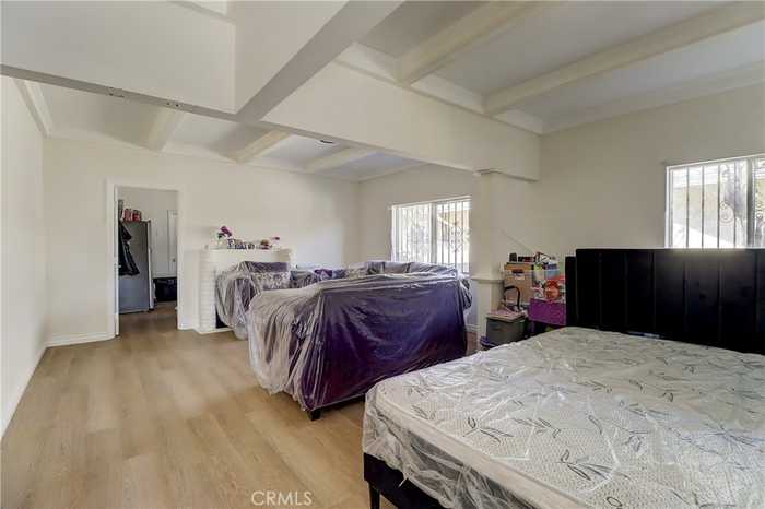 photo 2: 834 E 33rd Street, Los Angeles CA 90011